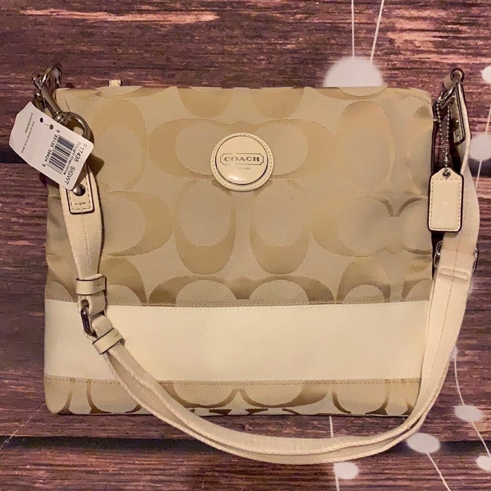 🌺 COACH F17435 🌺 KHAKI WHITE SIGNATURE STRIPE